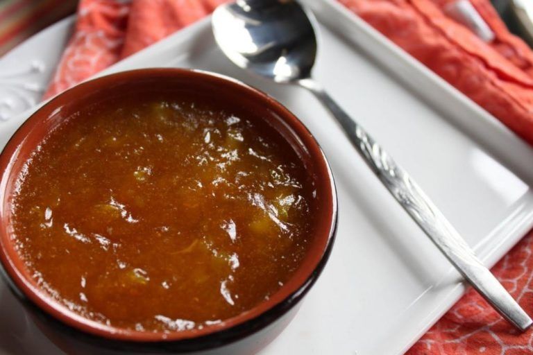 Удивительный яблочно-луковый соус с имбирем и чили: идеальный спутник для ваших блюд