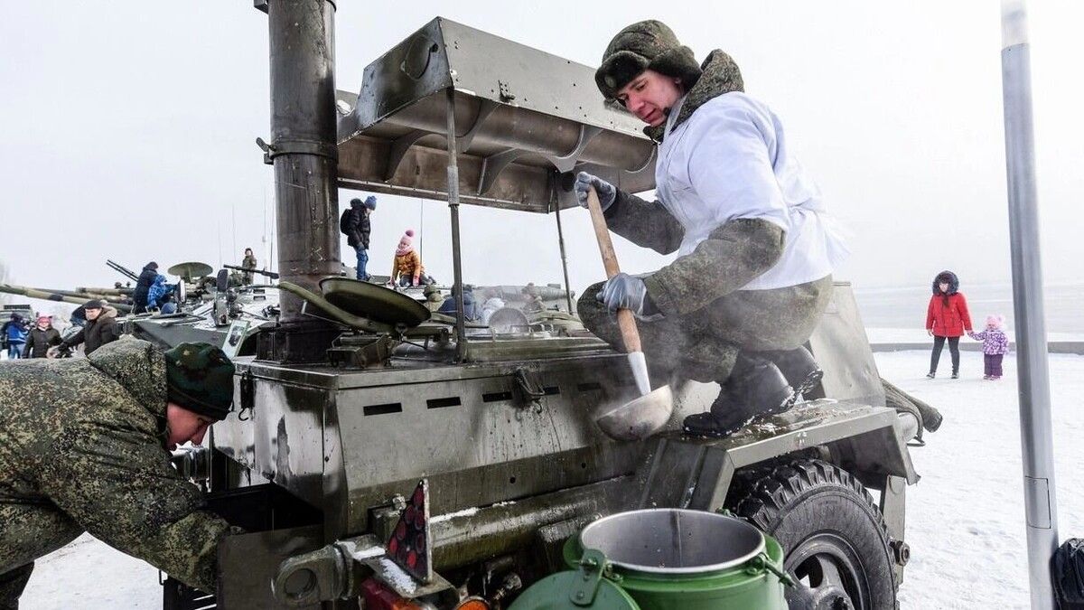 Каша для всех: Хабаровск отмечает единство народа и армии