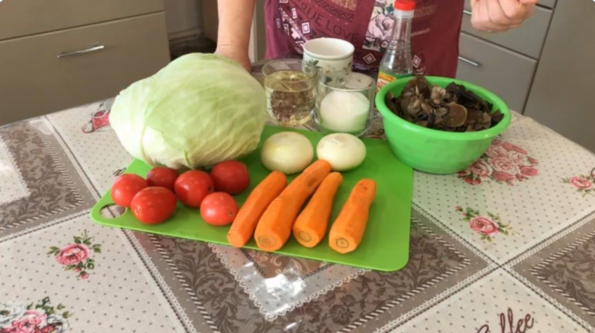 Заготовки на зиму: грибная солянка с капустой