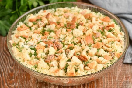 Необычные салаты с рыбными консервами