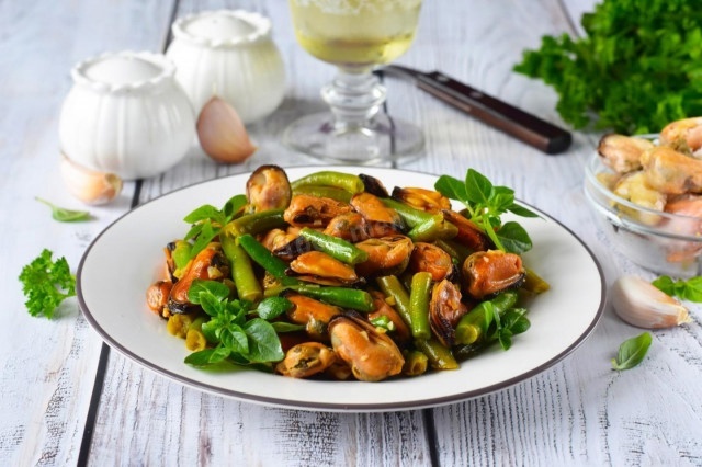 Как быстро приготовить замороженные мидии на сковороде