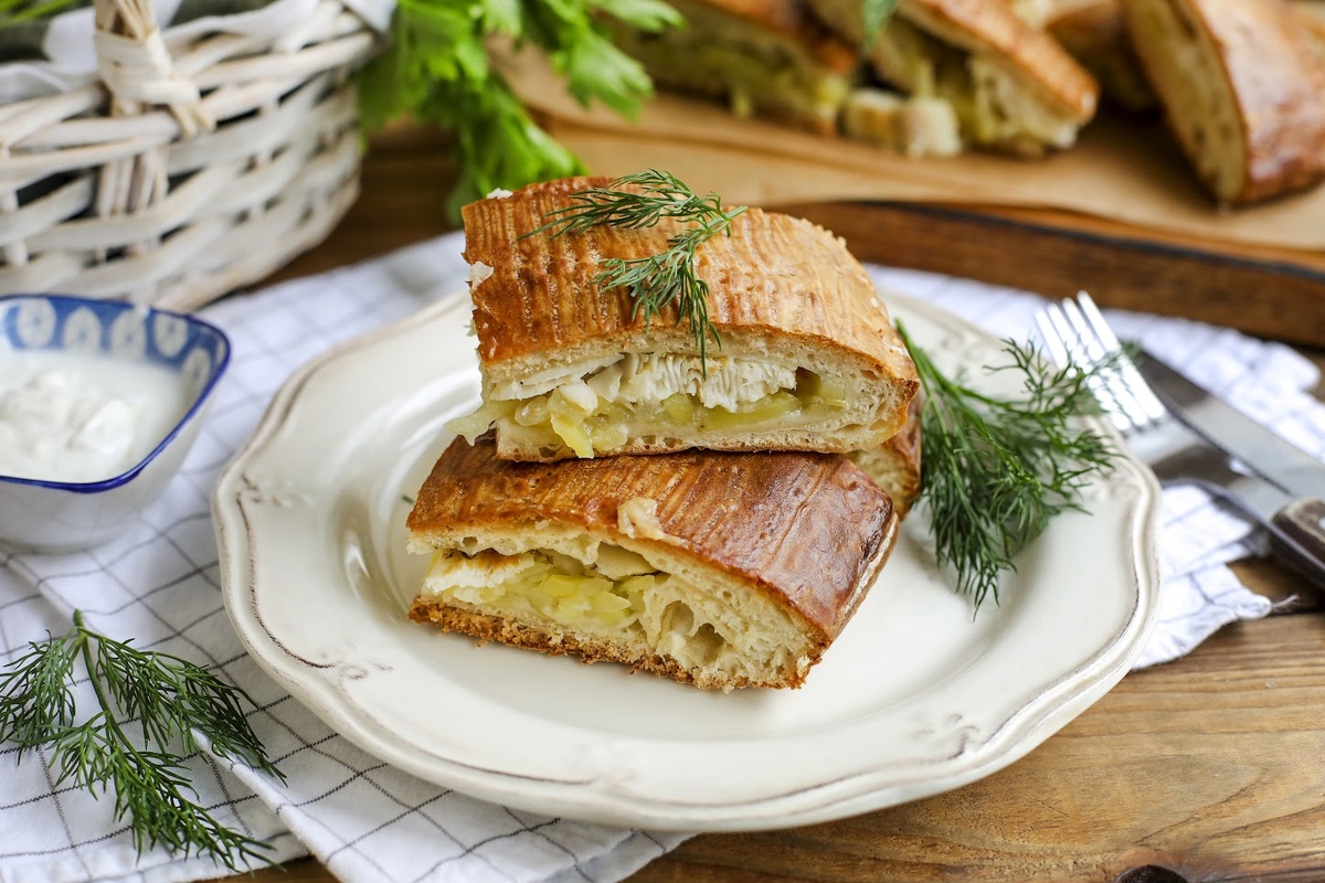 Уникальный сибирский пирог с хеком и картофелем для домашнего ужина