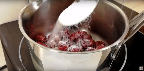 Вкусные пирожки к чаю: простое тесто за считанные минуты