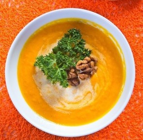 Погружение в мир морковного крем-супа с орехами