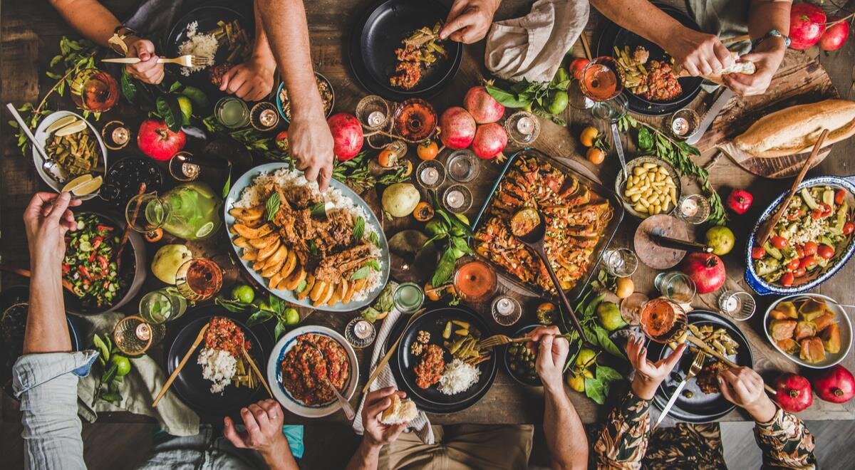 Как рассчитать количество еды для праздничного стола