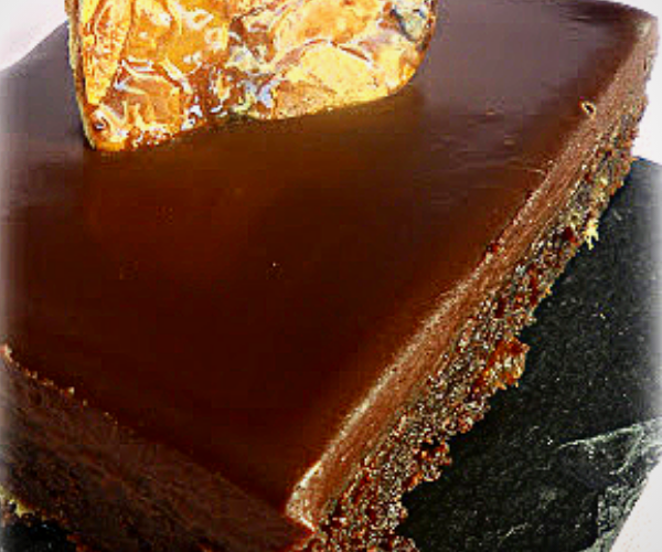 Как засахаренный имбирь меняет привычные пирожные: рецепт брауни с цукатами