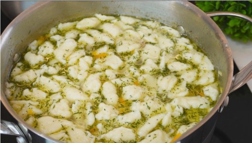 Вкусный суп с галушками для скорого ужина