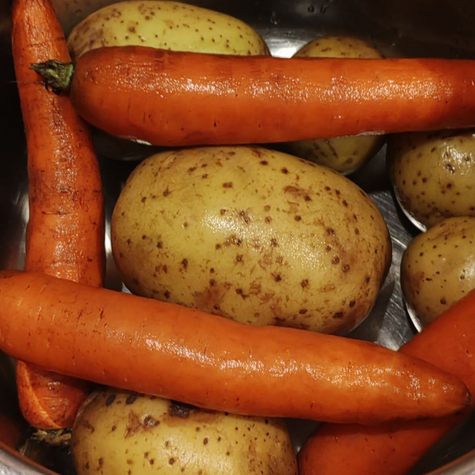 Оливье с яблоком: Новый взгляд на классический салат