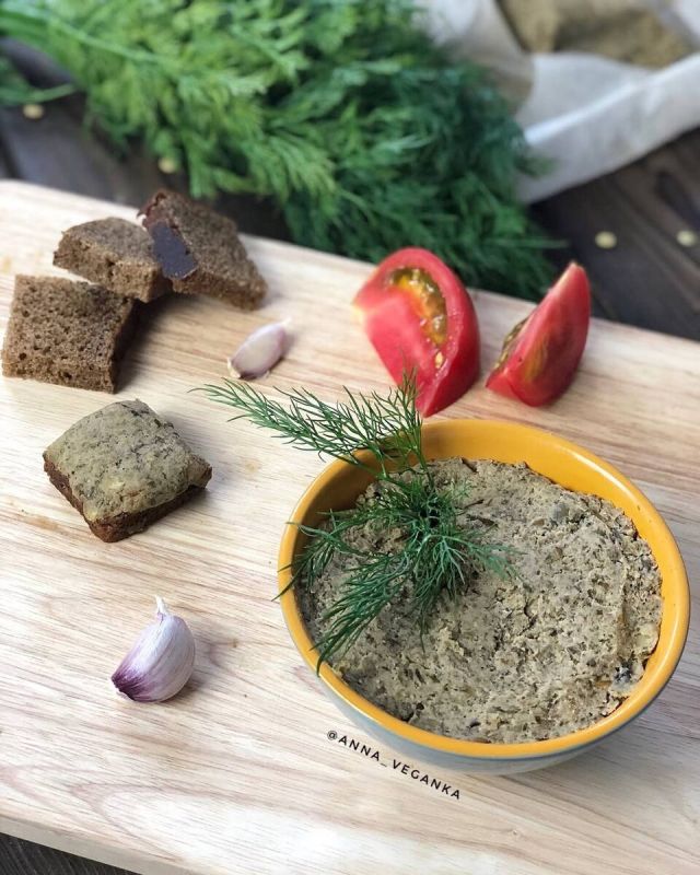 Постный паштет из чечевицы: восхитительная закуска с нотками моря