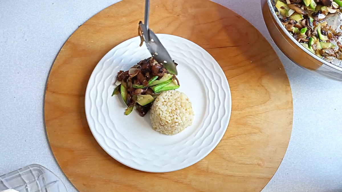 Как сохранить кабачки яркими: Вкусное постное блюдо из грибов и кабачков