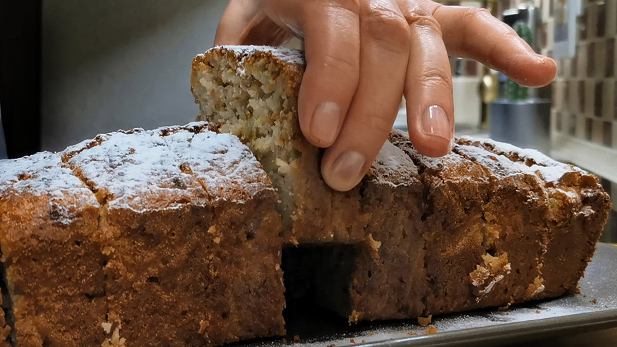 Новый взгляд на классическую выпечку с яблоками: восхитительный кекс за 5 минут
