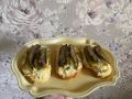 Нежные бутерброды с шпротами и чесночным соусом