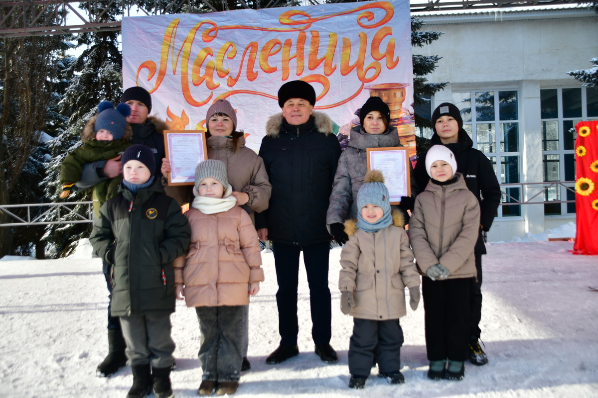 Подарок на Масленицу: молодые семьи Янаула получили жилищные сертификаты