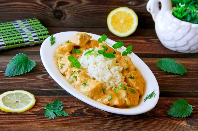 Нежное фрикасе в сливочном соусе: простой рецепт из курицы