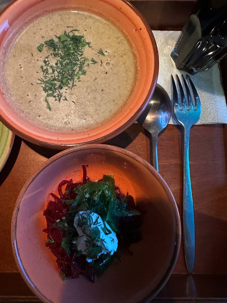 Неповторимый салат с свеклой, чуккой и сыром