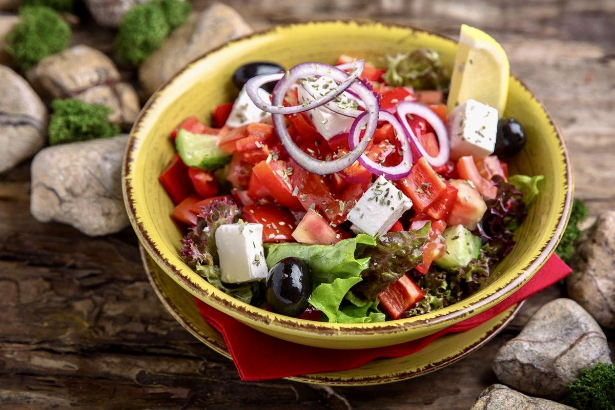 Постный греческий салат с тофу: легкость и вкус в каждом укусе