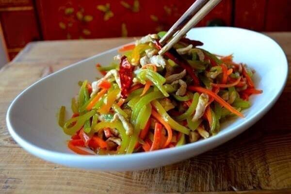 Китайская свинина с овощами по-сычуански: яркий рецепт без чеснока