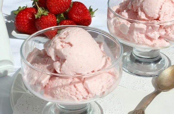 Клубничное мороженое: летняя свежесть на вашем столе