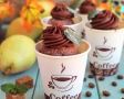 Нежные шоколадно-кофейные кексы с грушей в стаканчиках