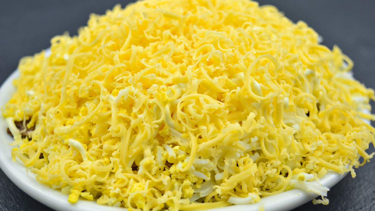 Легкий и праздничный салат «Дамский каприз»: идеальное блюдо для любого торжества