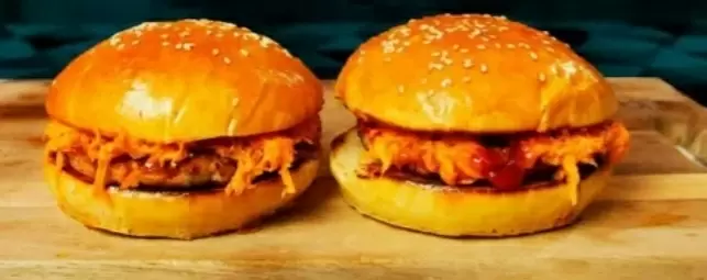 Вдохновляющий вегетарианский бургер с морковью