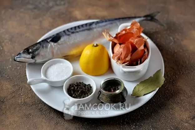 Как луковая шелуха превращает строгую скумбрию в кулинарный шедевр