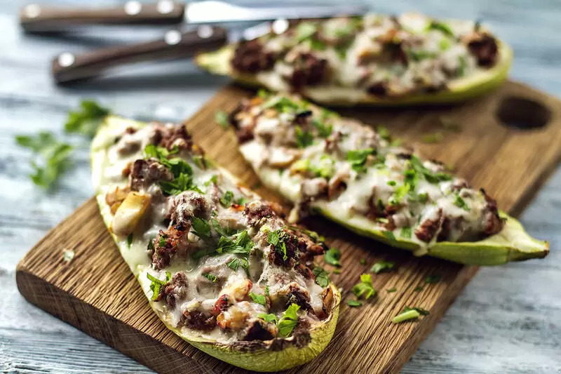 Как кабачки завоевали любовь детей: рецепт фаршированных лодочек