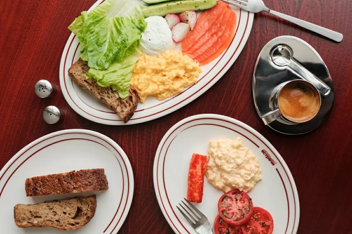 Домашний капучино и ресторанный завтрак: как вкус вне кухни превращается в привычку