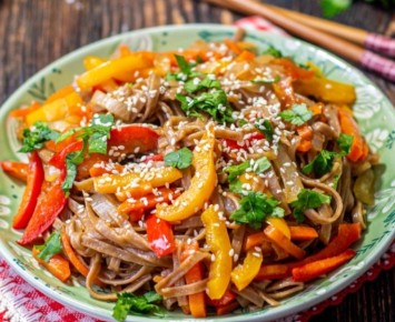 Гречневая лапша с перцем: яркое питание с восточным акцентом