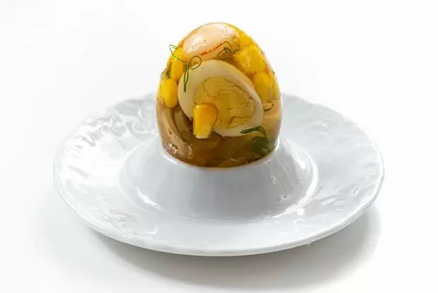 Заливные яйца: кулинарное искусство в домашних условиях