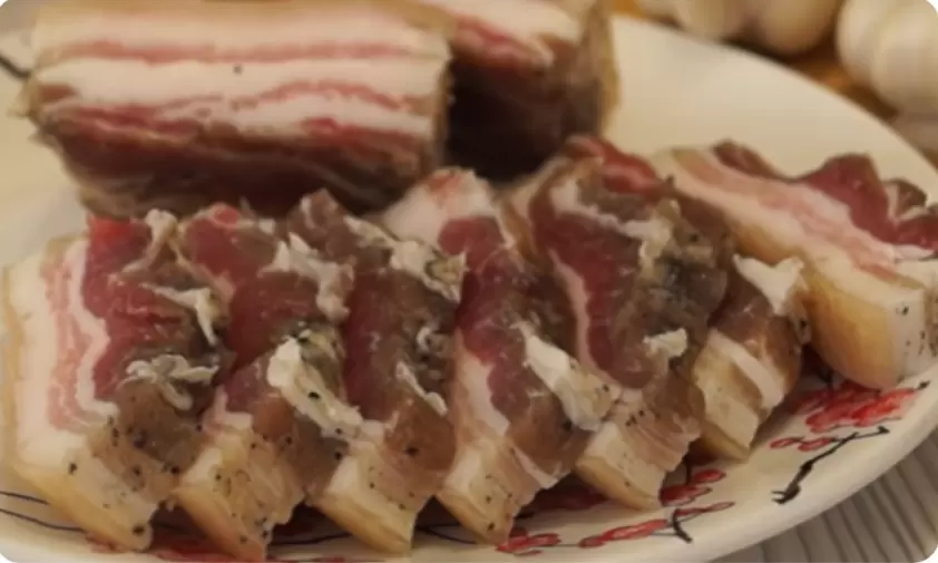 Нежное сало: как сделать идеальную закуску по семейному рецепту