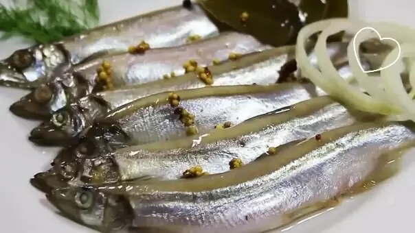 Как самостоятельно замариновать мойву: простой рецепт и советы