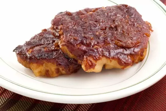 Свиные отбивные с деревенским соусом: простой и вкусный рецепт