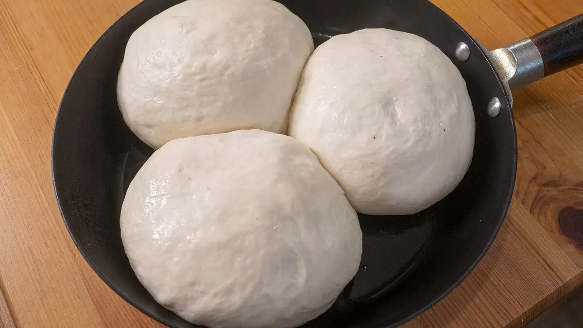 Три восхитительных вида хлеба из одного теста: фокачча, пампушки и гриссини