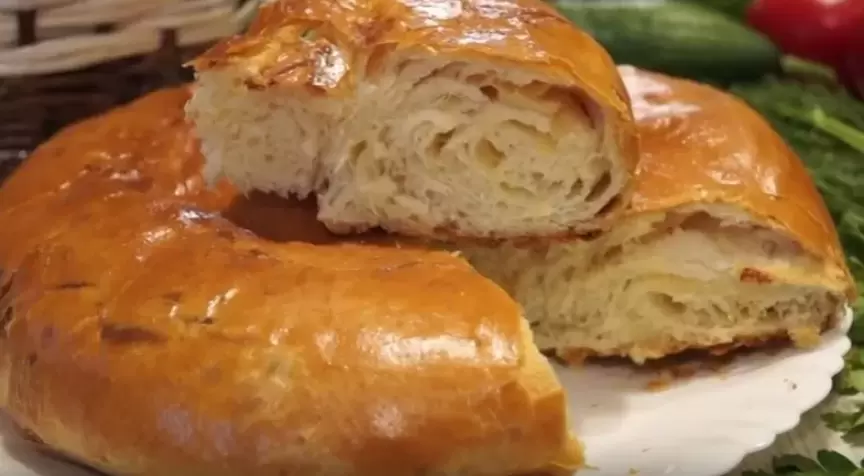 Ароматные слоеные лепешки с сыром: просто и вкусно