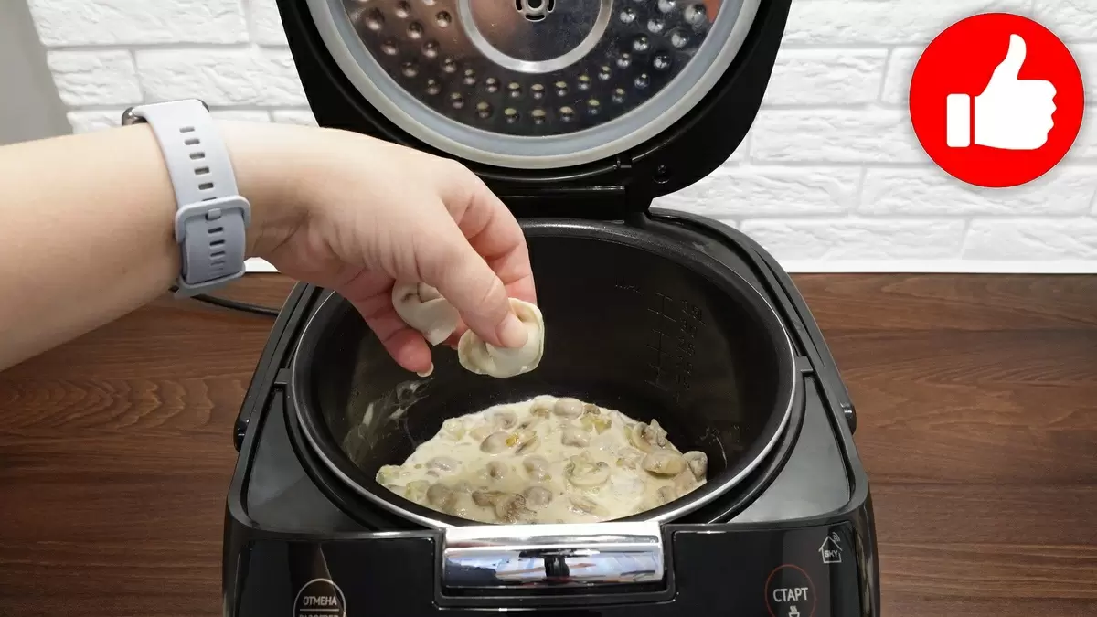 Нежные пельмени с грибами в сметанном соусе: быстрый и вкусный рецепт