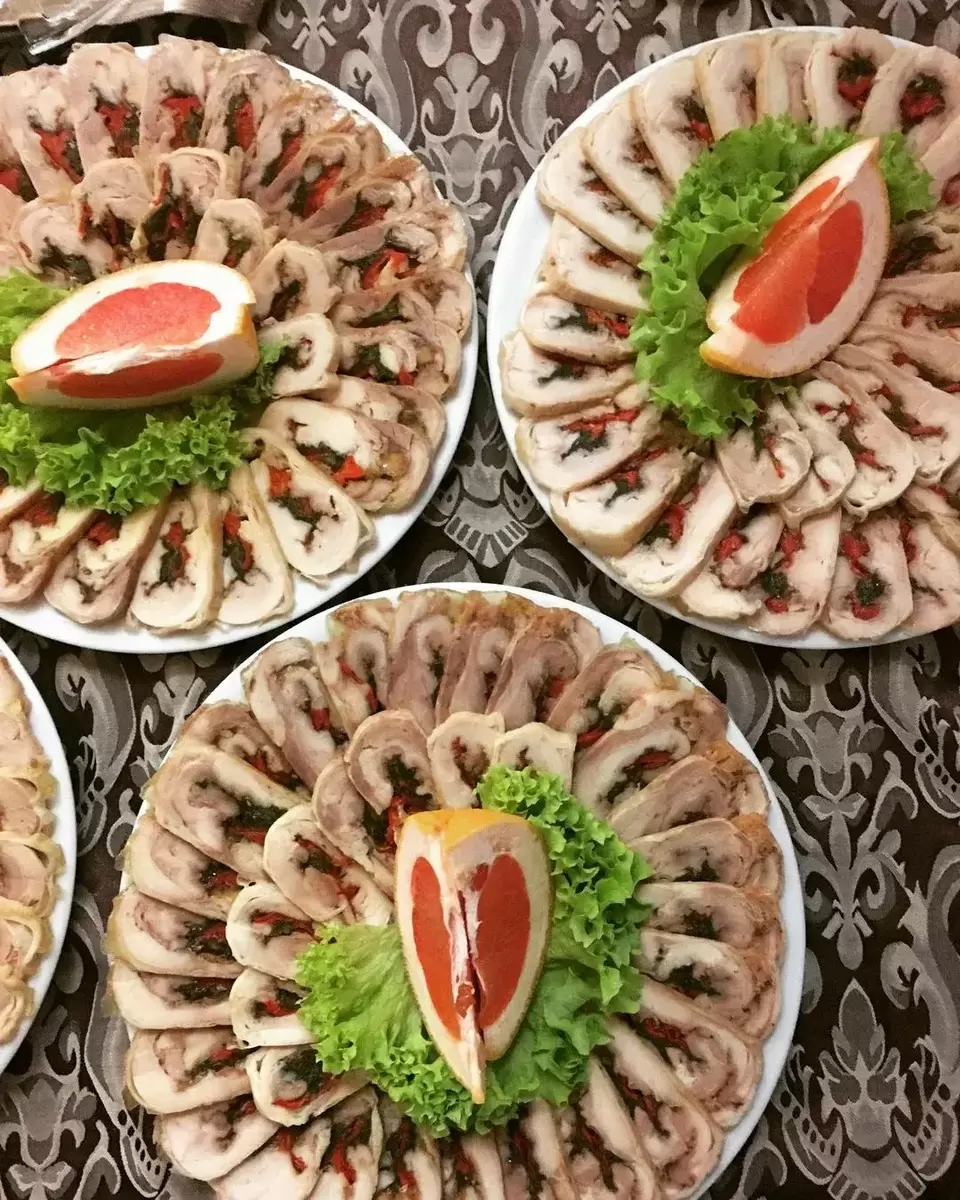 Кулинарный шедевр: куриный рулет для мясной нарезки