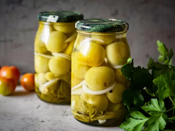 Как сохранить вкус лета: лучшие рецепты заготовок из зеленых помидоров на зиму