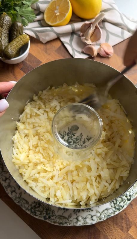 Салат, который возвращает в детство: вкусные воспоминания с белковым акцентом